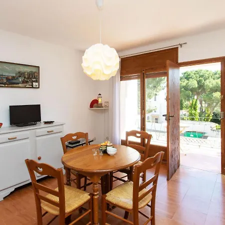 Apartment Les Cigales By Interhome L'Escala